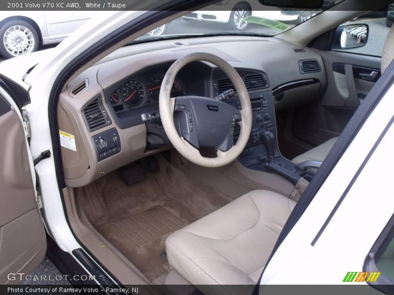 White / Taupe 2001 Volvo V70 XC AWD
