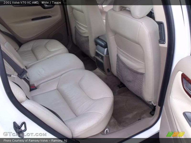White / Taupe 2001 Volvo V70 XC AWD