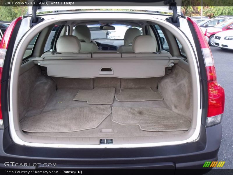 White / Taupe 2001 Volvo V70 XC AWD