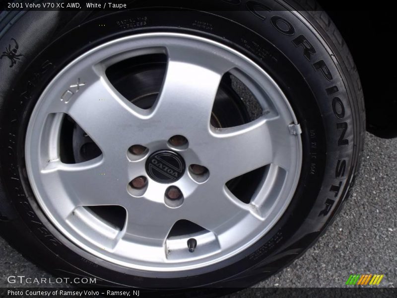 White / Taupe 2001 Volvo V70 XC AWD