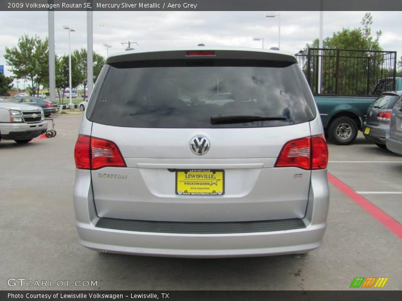 Mercury Sliver Metallic / Aero Grey 2009 Volkswagen Routan SE