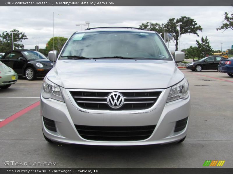 Mercury Sliver Metallic / Aero Grey 2009 Volkswagen Routan SE