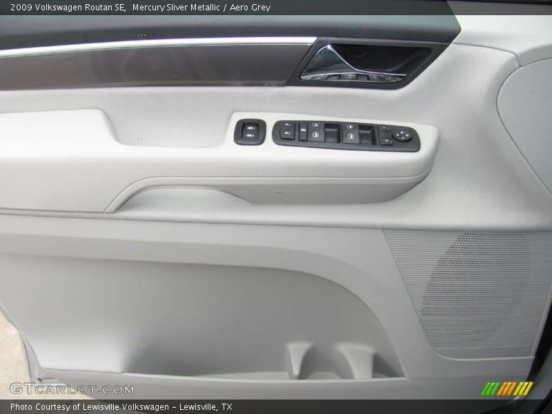 Mercury Sliver Metallic / Aero Grey 2009 Volkswagen Routan SE
