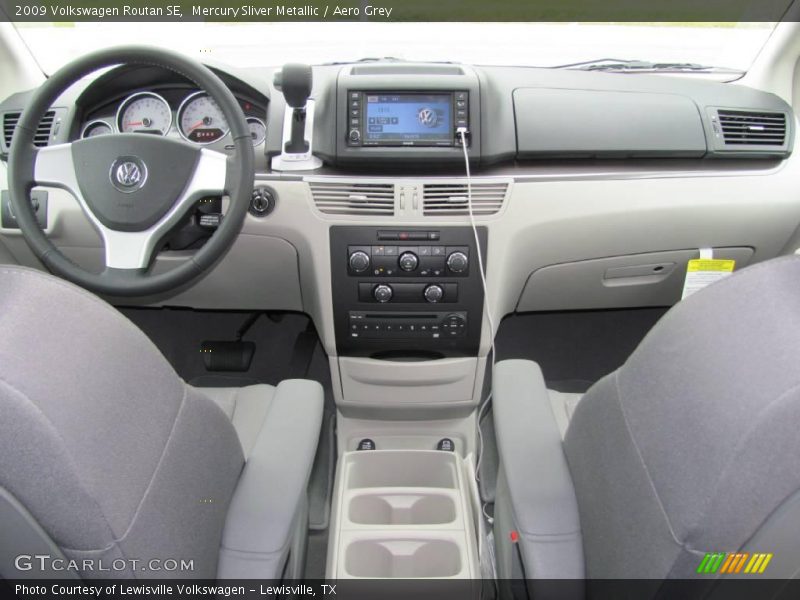 Mercury Sliver Metallic / Aero Grey 2009 Volkswagen Routan SE