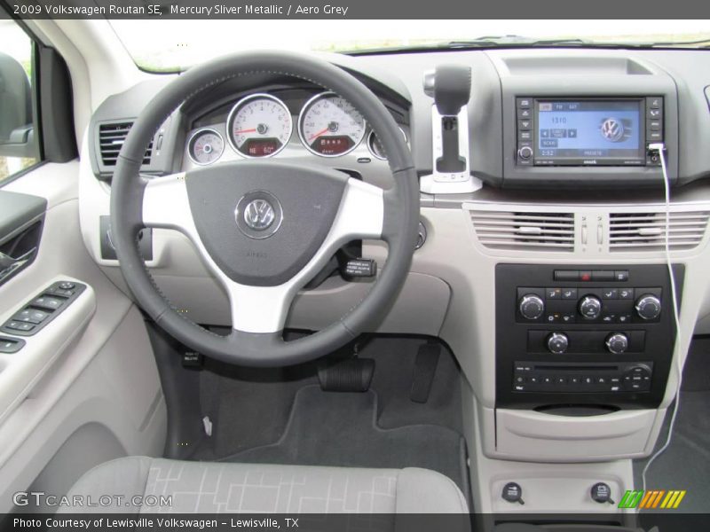 Mercury Sliver Metallic / Aero Grey 2009 Volkswagen Routan SE