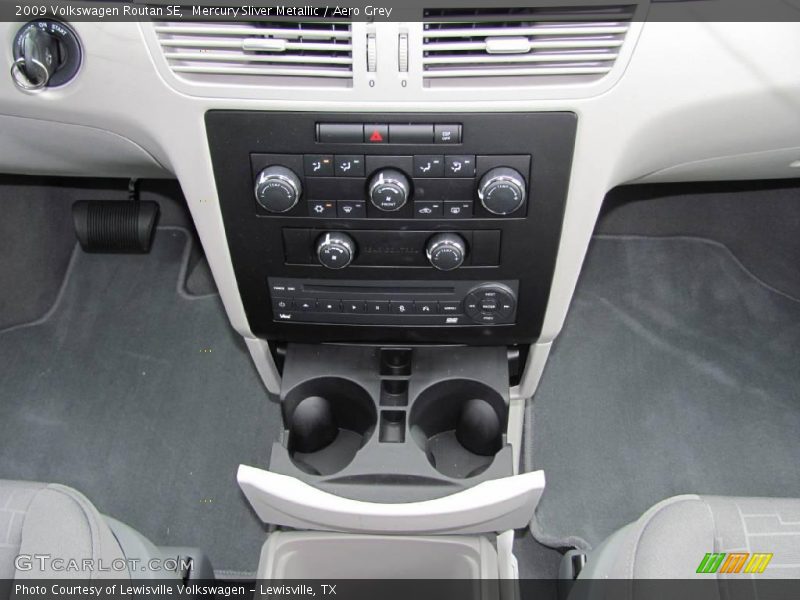 Mercury Sliver Metallic / Aero Grey 2009 Volkswagen Routan SE