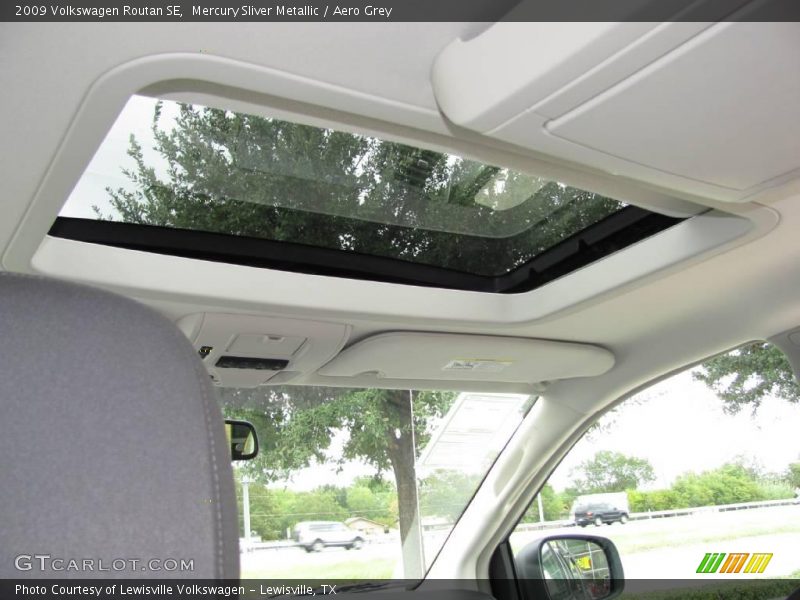 Mercury Sliver Metallic / Aero Grey 2009 Volkswagen Routan SE