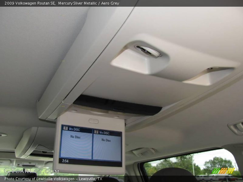 Mercury Sliver Metallic / Aero Grey 2009 Volkswagen Routan SE