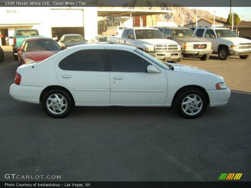 Cloud White / Tan 1998 Nissan Altima GXE
