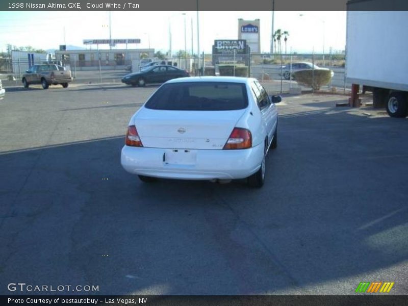 Cloud White / Tan 1998 Nissan Altima GXE