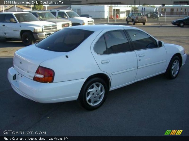 Cloud White / Tan 1998 Nissan Altima GXE