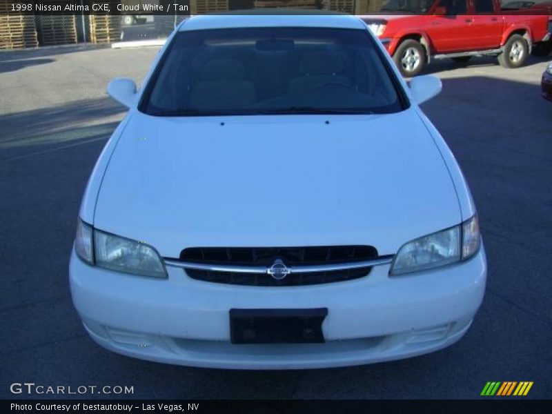 Cloud White / Tan 1998 Nissan Altima GXE