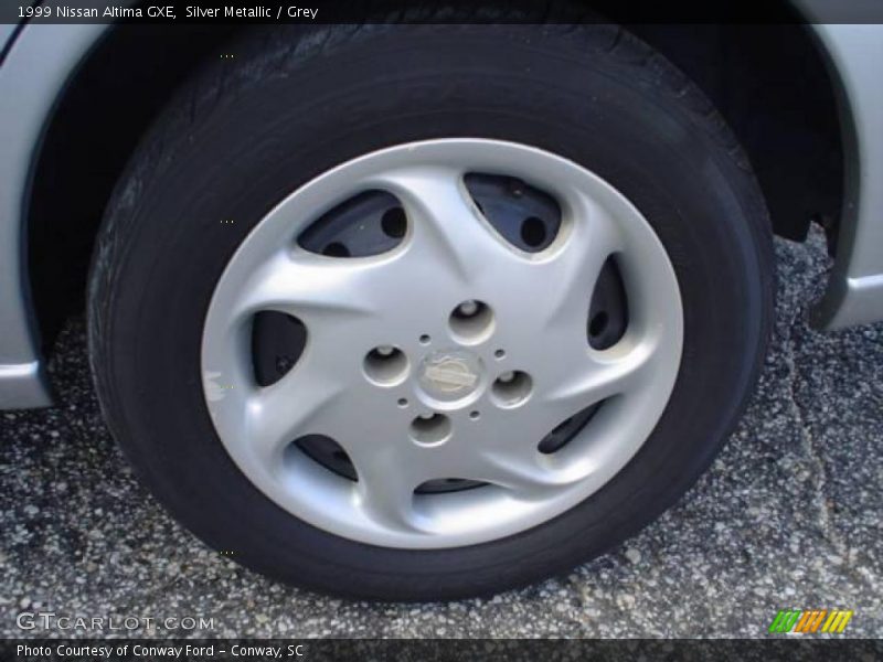 Silver Metallic / Grey 1999 Nissan Altima GXE