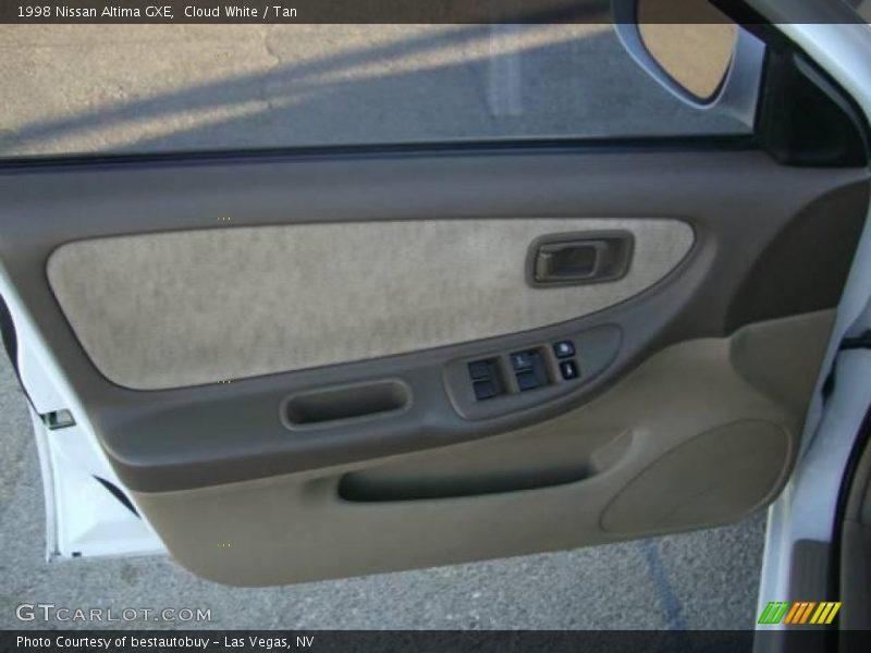 Cloud White / Tan 1998 Nissan Altima GXE