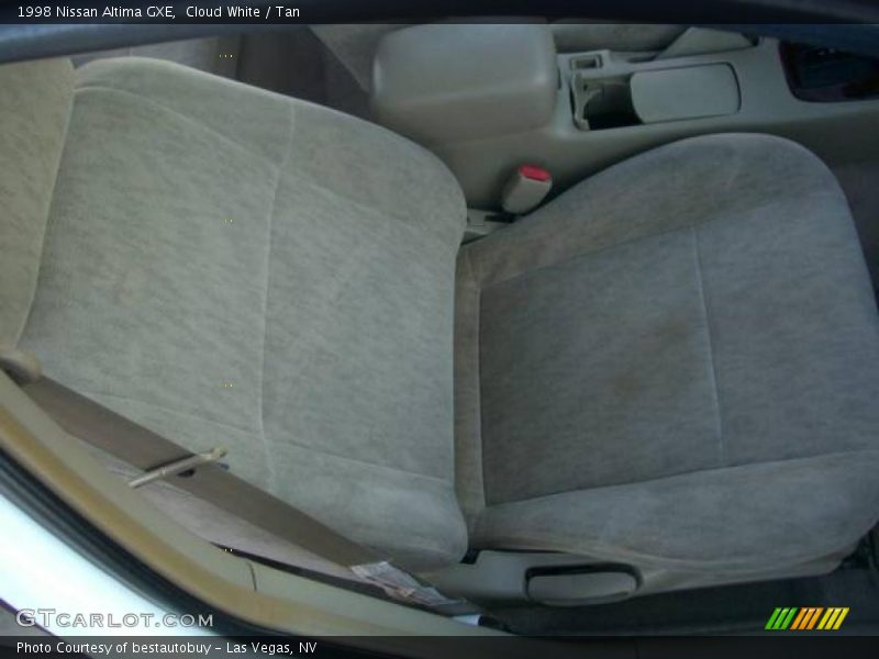 Cloud White / Tan 1998 Nissan Altima GXE