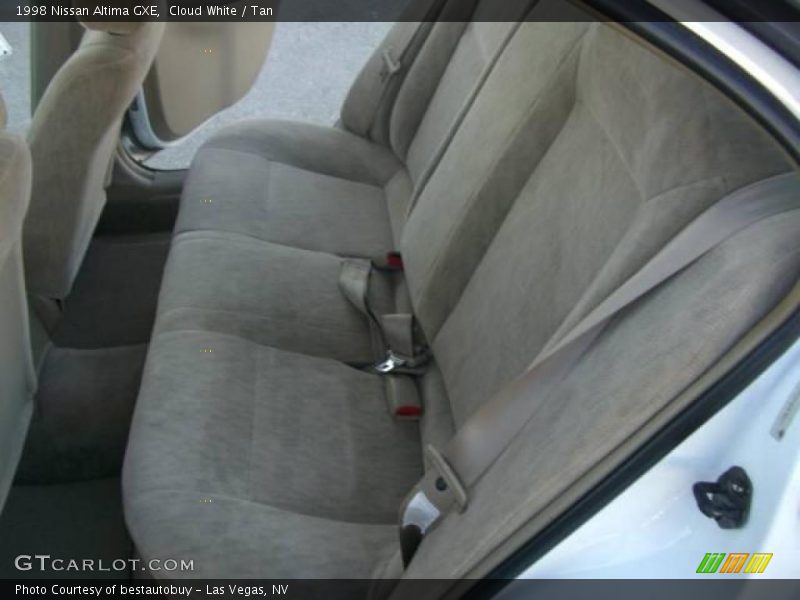 Cloud White / Tan 1998 Nissan Altima GXE