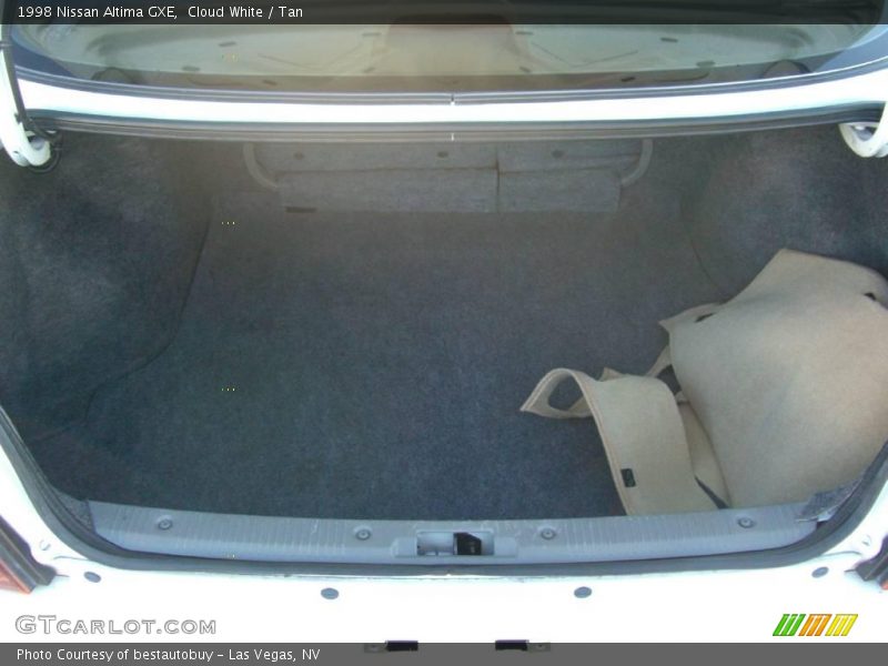 Cloud White / Tan 1998 Nissan Altima GXE
