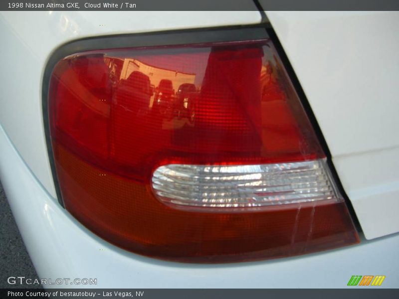 Cloud White / Tan 1998 Nissan Altima GXE