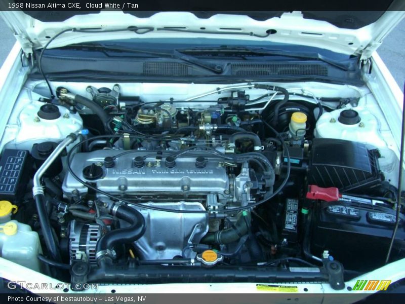 Cloud White / Tan 1998 Nissan Altima GXE