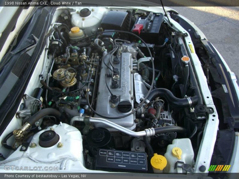 Cloud White / Tan 1998 Nissan Altima GXE