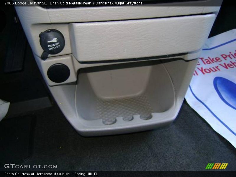 Linen Gold Metallic Pearl / Dark Khaki/Light Graystone 2006 Dodge Caravan SE