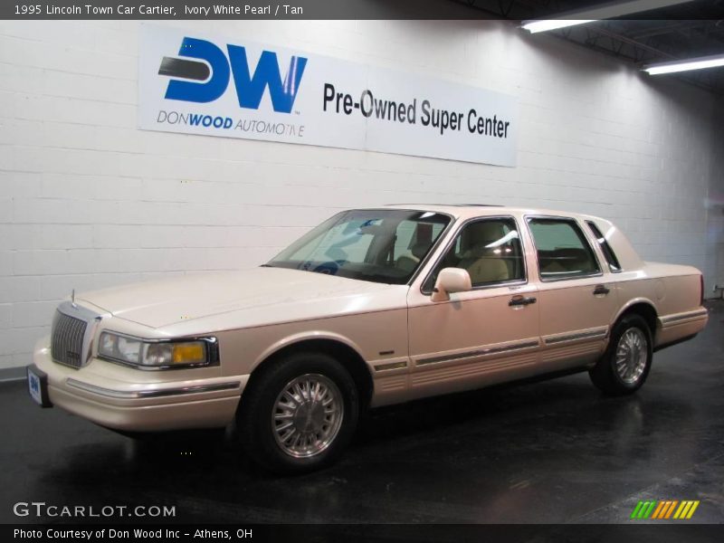 Ivory White Pearl / Tan 1995 Lincoln Town Car Cartier