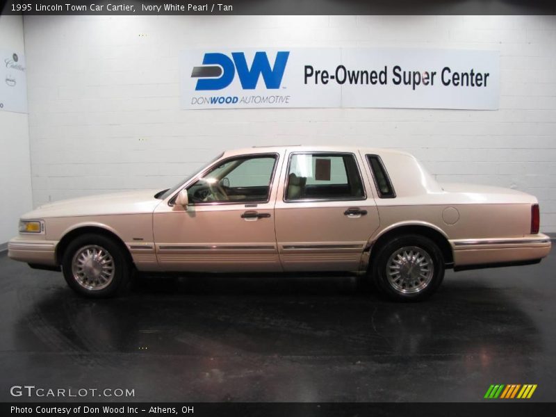 Ivory White Pearl / Tan 1995 Lincoln Town Car Cartier