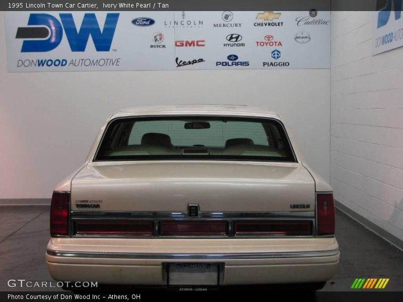 Ivory White Pearl / Tan 1995 Lincoln Town Car Cartier