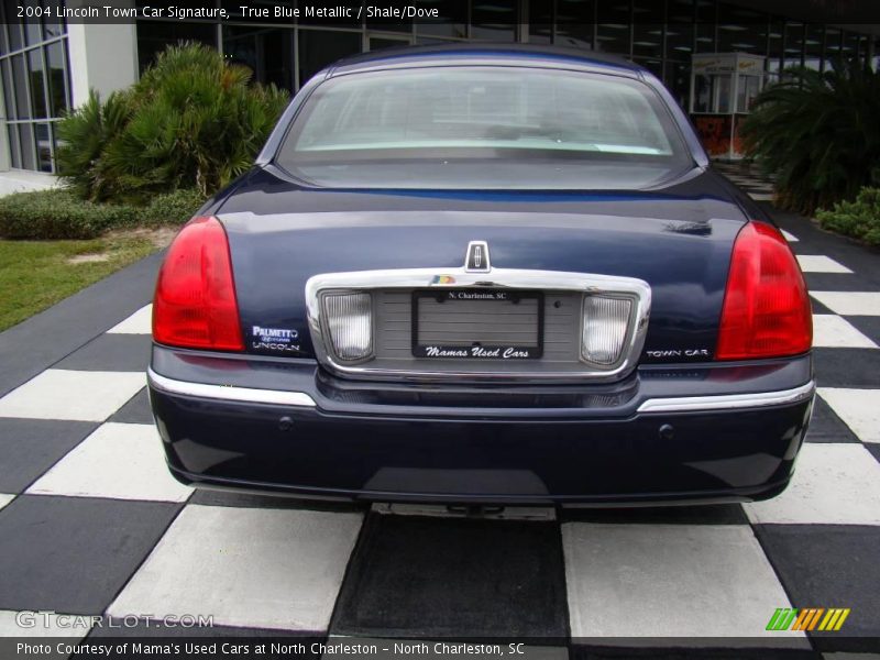 True Blue Metallic / Shale/Dove 2004 Lincoln Town Car Signature
