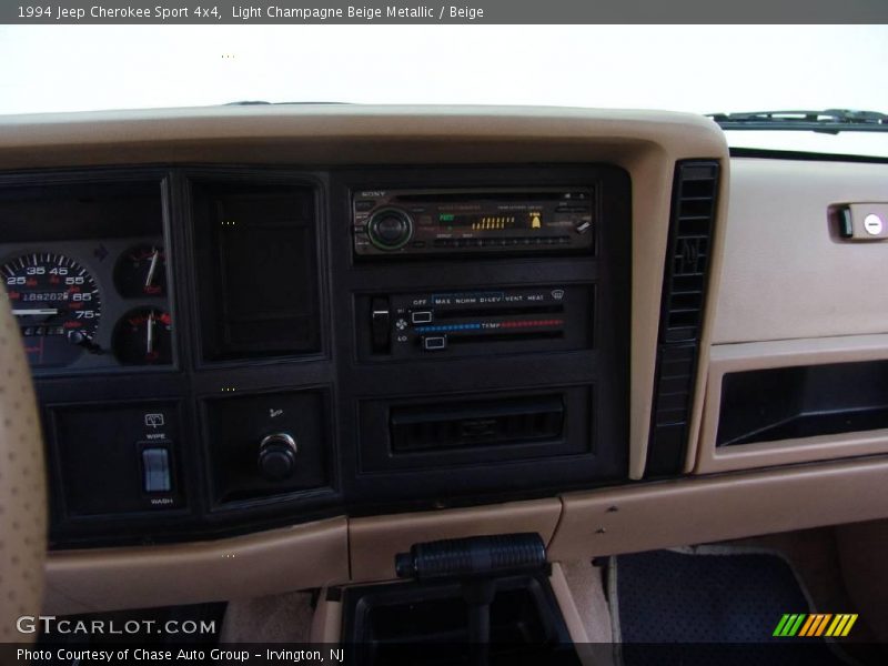 Light Champagne Beige Metallic / Beige 1994 Jeep Cherokee Sport 4x4