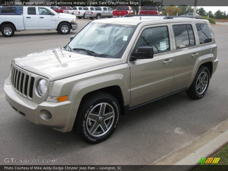 Light Sandstone Metallic / Dark Slate Gray/Pebble Beige 2010 Jeep Patriot Sport