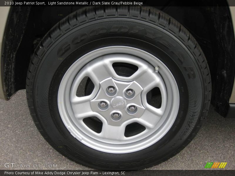 Light Sandstone Metallic / Dark Slate Gray/Pebble Beige 2010 Jeep Patriot Sport