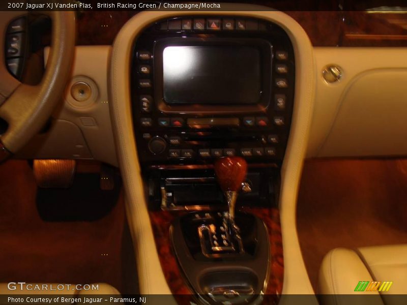 British Racing Green / Champagne/Mocha 2007 Jaguar XJ Vanden Plas