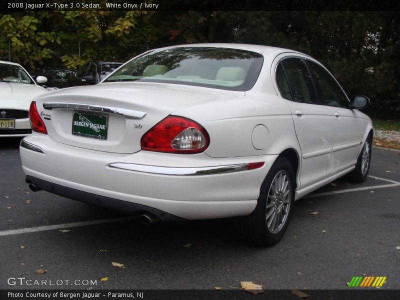 White Onyx / Ivory 2008 Jaguar X-Type 3.0 Sedan