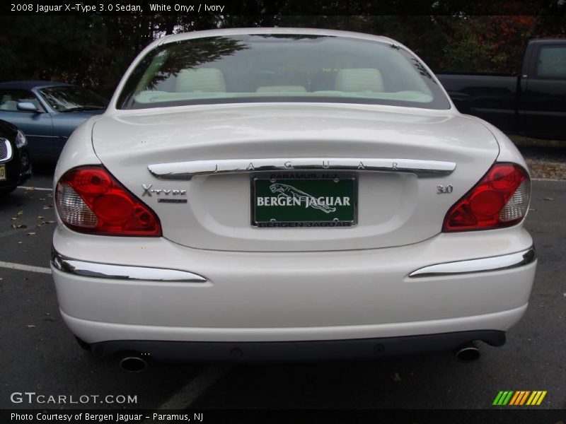 White Onyx / Ivory 2008 Jaguar X-Type 3.0 Sedan