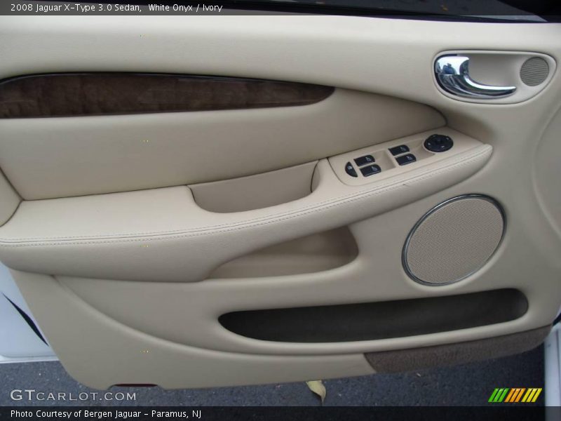 White Onyx / Ivory 2008 Jaguar X-Type 3.0 Sedan
