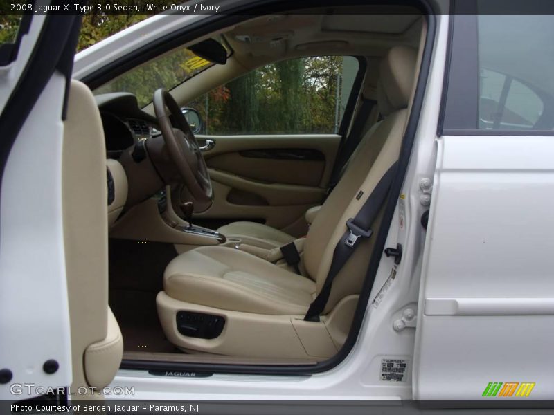 White Onyx / Ivory 2008 Jaguar X-Type 3.0 Sedan
