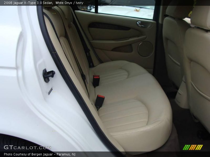 White Onyx / Ivory 2008 Jaguar X-Type 3.0 Sedan