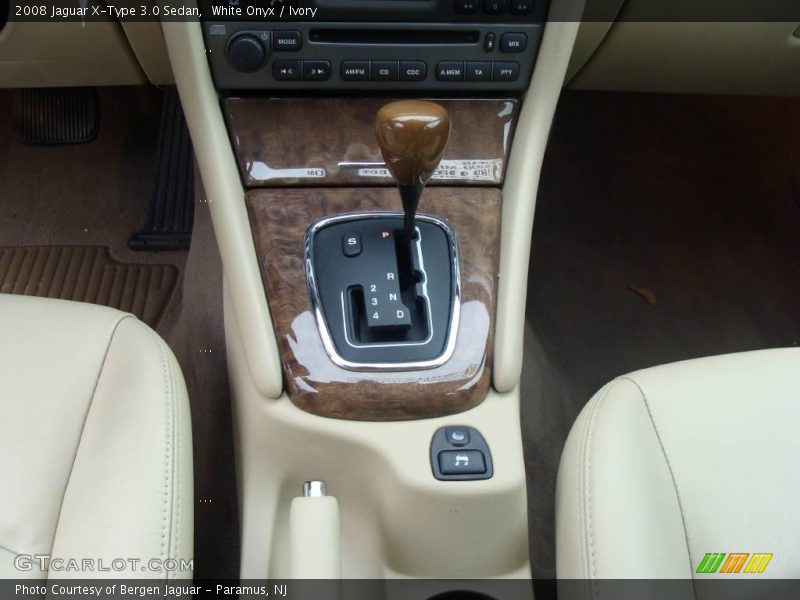 White Onyx / Ivory 2008 Jaguar X-Type 3.0 Sedan