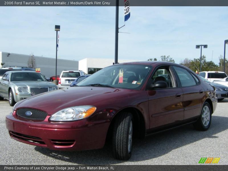 Merlot Metallic / Medium/Dark Flint Grey 2006 Ford Taurus SE