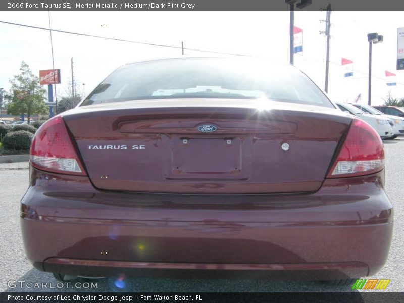 Merlot Metallic / Medium/Dark Flint Grey 2006 Ford Taurus SE