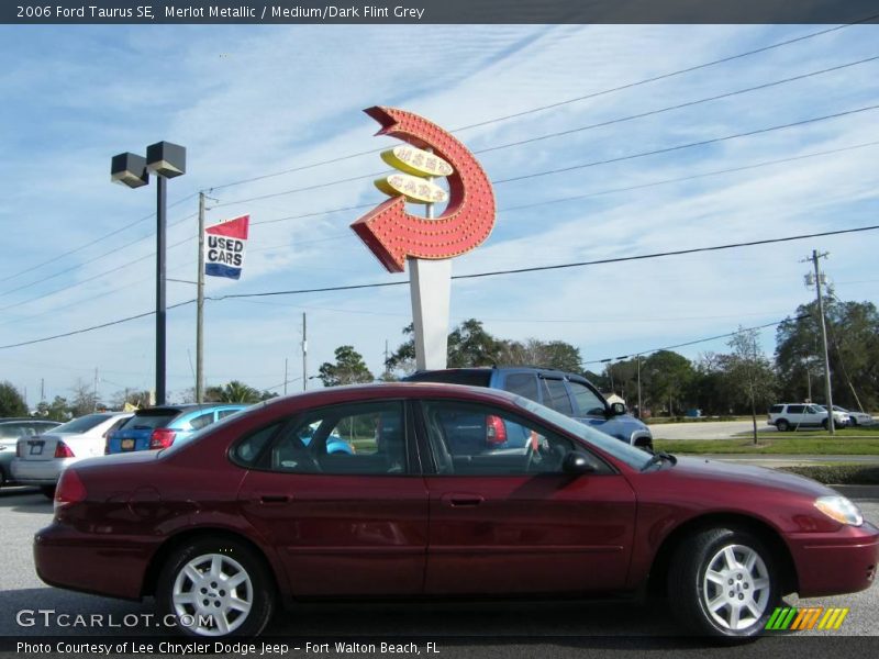 Merlot Metallic / Medium/Dark Flint Grey 2006 Ford Taurus SE