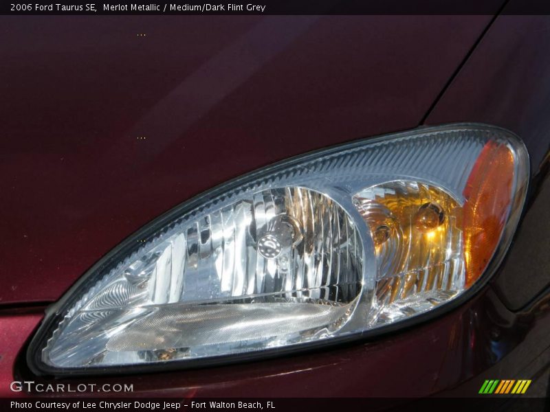 Merlot Metallic / Medium/Dark Flint Grey 2006 Ford Taurus SE