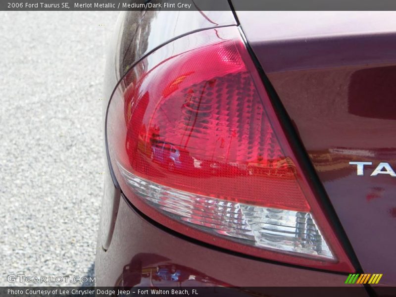 Merlot Metallic / Medium/Dark Flint Grey 2006 Ford Taurus SE
