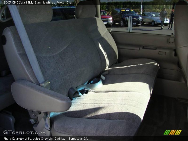 Summit White / Pewter Gray 2005 GMC Safari SLE