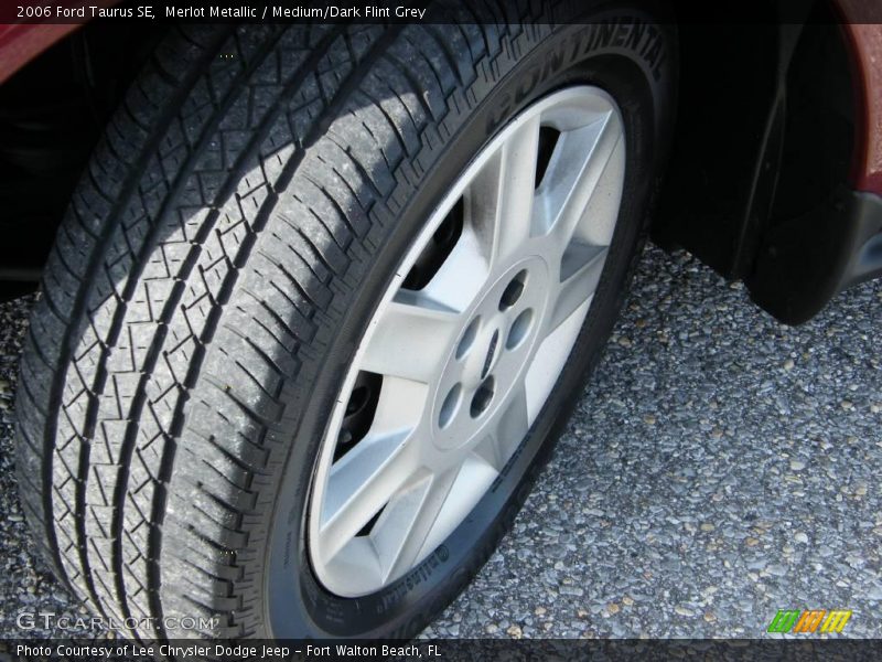 Merlot Metallic / Medium/Dark Flint Grey 2006 Ford Taurus SE