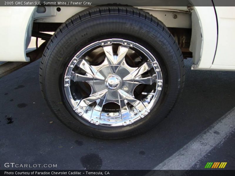 Summit White / Pewter Gray 2005 GMC Safari SLE