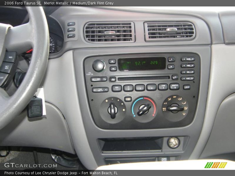 Merlot Metallic / Medium/Dark Flint Grey 2006 Ford Taurus SE