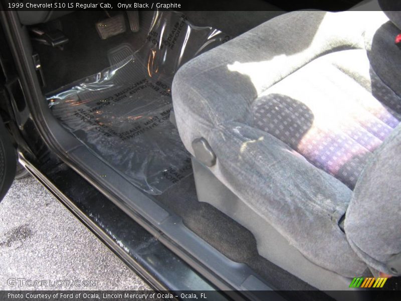Onyx Black / Graphite 1999 Chevrolet S10 LS Regular Cab