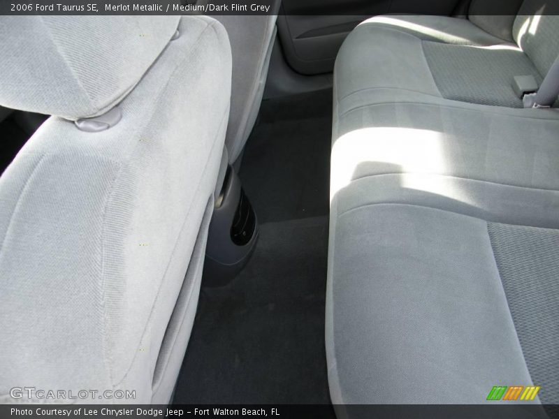 Merlot Metallic / Medium/Dark Flint Grey 2006 Ford Taurus SE